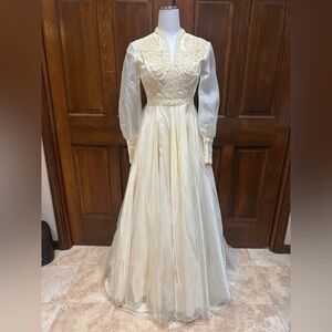 Vintage wedding dress